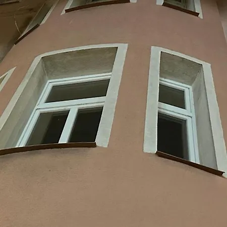 1 Apartment *